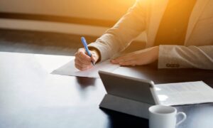 Korona Virüs Salgını Sebebi ile Kira Bedelinin Tedbiren İndirilmesi Sorunu: Bursa BAM ve Ankara BAM Kararlarının Değerlendirilmesi