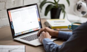 İşverenler Tarafından Çalışanların Kurumsal E-Postaları Denetlenebilir Mi?