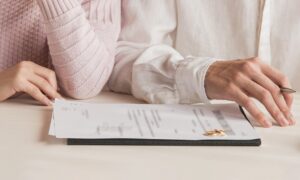 Yurdışında Yaşayan Eşe Boşanma Kararının Tebliğ Edilmemesi Sebebi İle Evlenme Hakkının İhlal Edildiğine Dair Anayasa Mahkemesi Kararı