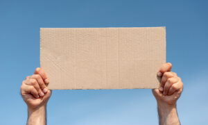 Oturma Eyleminden Dolayı Uygulanan İdari Para Cezasının Kanuni Dayanağının Olmaması İfade Özgürlüğünün İhlalidir