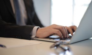 Yargıtay Hukuk Genel Kurulu 14.01.2020 T. 2019/12-623 E. 2020/9 K. sayılı Kararı Işığında Elektronik Tebligat Tartışmaları