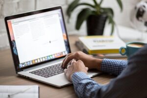 İşverenler Tarafından Çalışanların Kurumsal E-Postaları Denetlenebilir Mi?